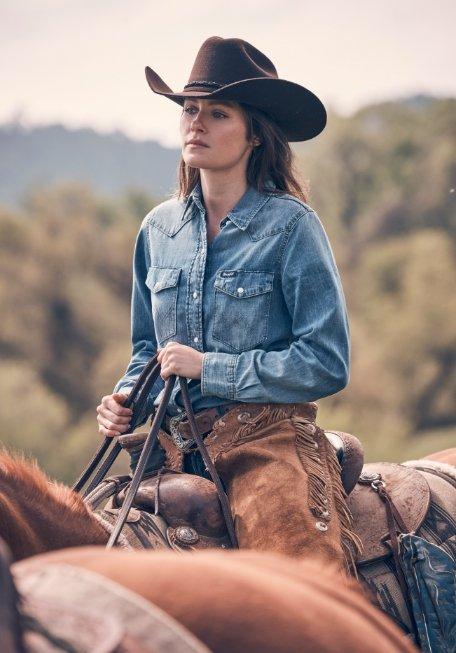 woman sitting on a horse wearing a Wrangler denim shirt and a cowboy hat