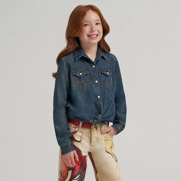 girl with read hair wearing Wrangler x Lainey Wilson apparel