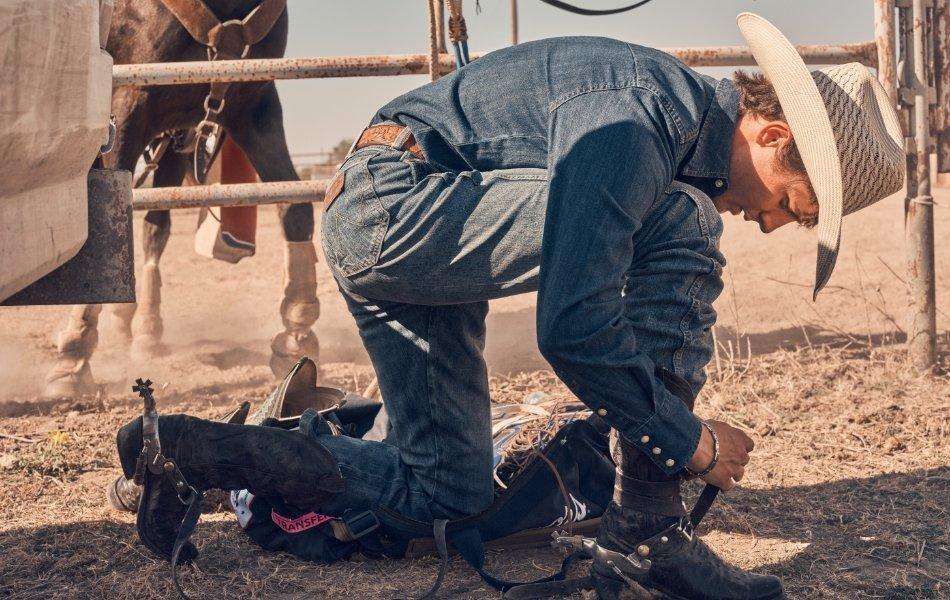 Stetson Wright putting on rodeo gear before riding.