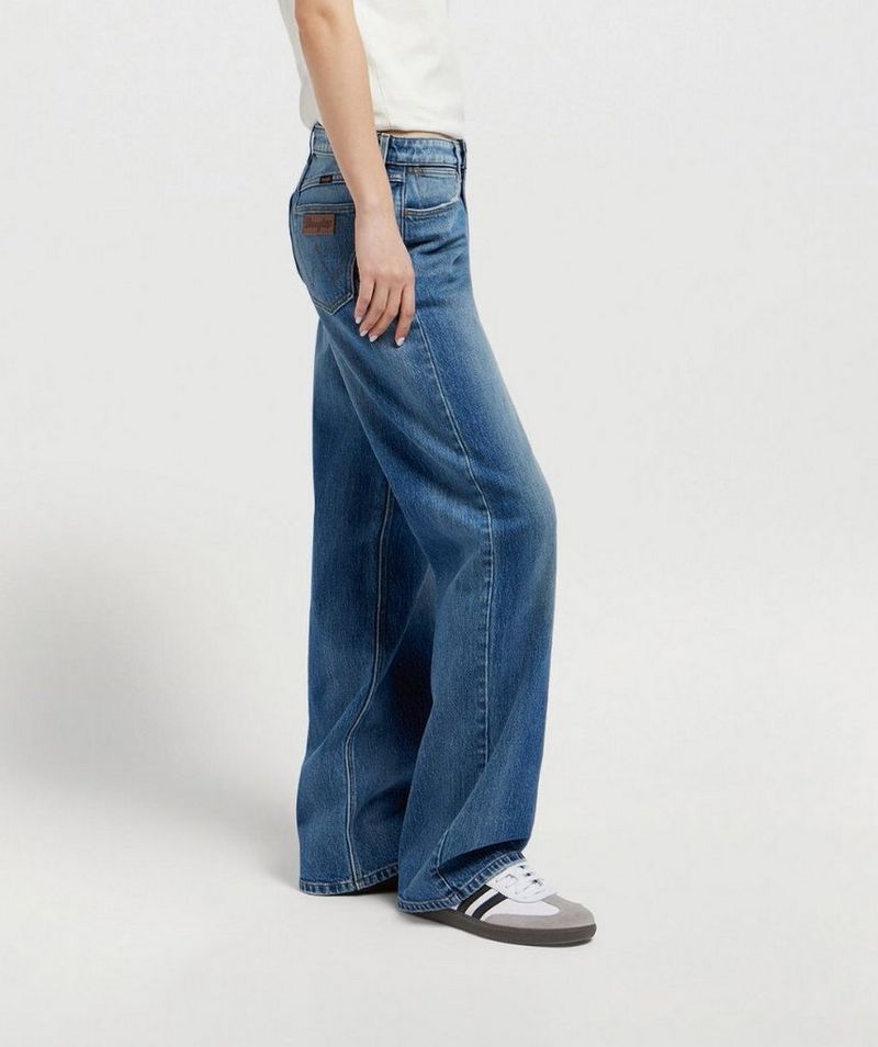 LOOSE STRAIGHT