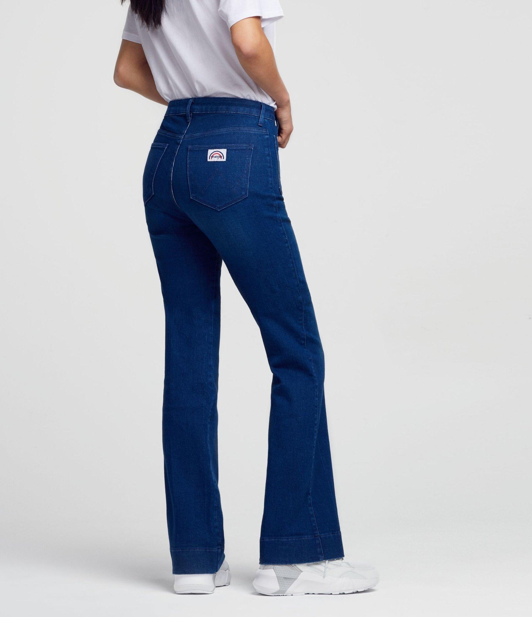 How to style flare jeans
