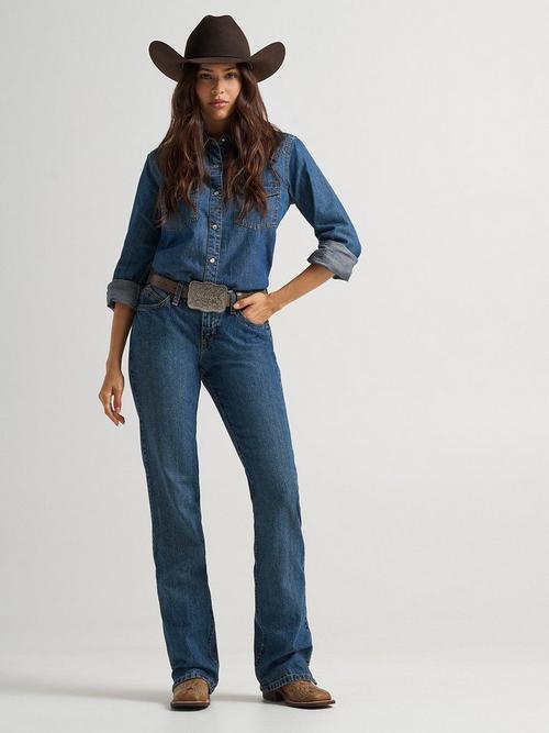 Women Wearing Wrangler Ultimate Riding Jean Cash