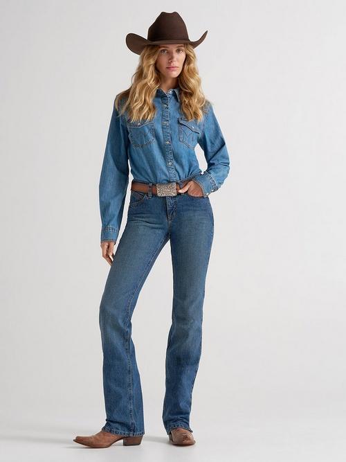 Women Wearing Wrangler Ultimate Riding Jean Cash