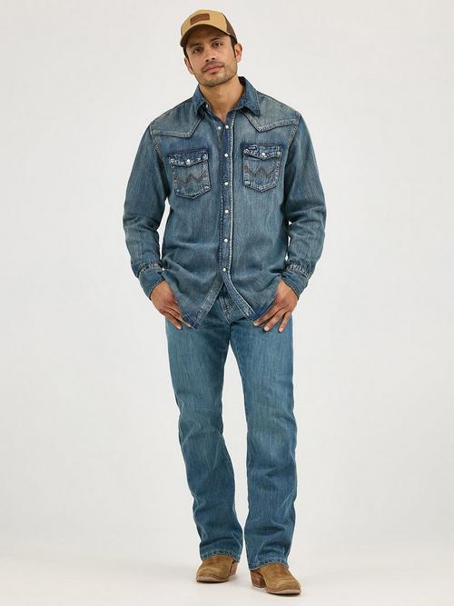 Man wearing  Wrangler relaxed jeans