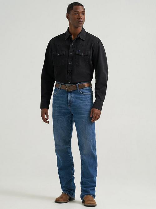 Man wearing  Wrangler relaxed jeans