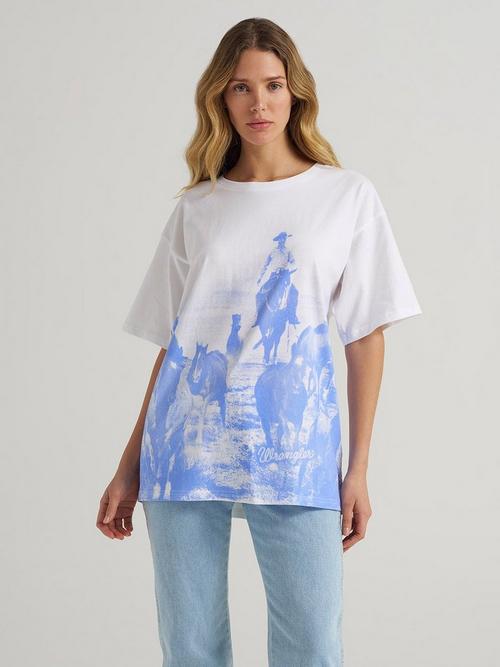 Women wearing wrangler white graphic tee