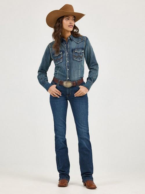 Women Wearing Wrangler Ultimate Riding Jean Willow