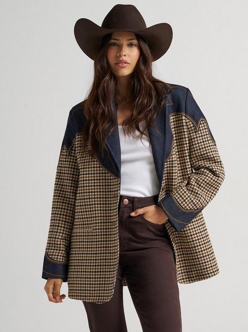 Women wearing wrangler denim blazer