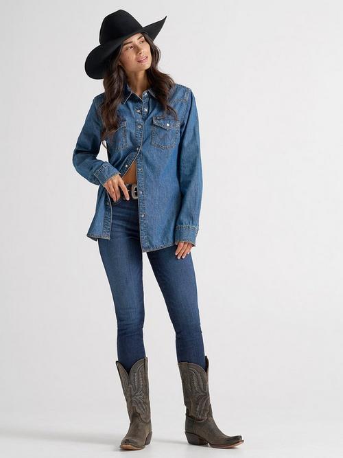 Women wearing  Wrangler skinny jeans