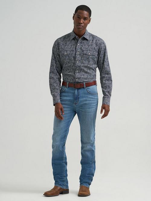Man wearing Wrangler retro jeans
